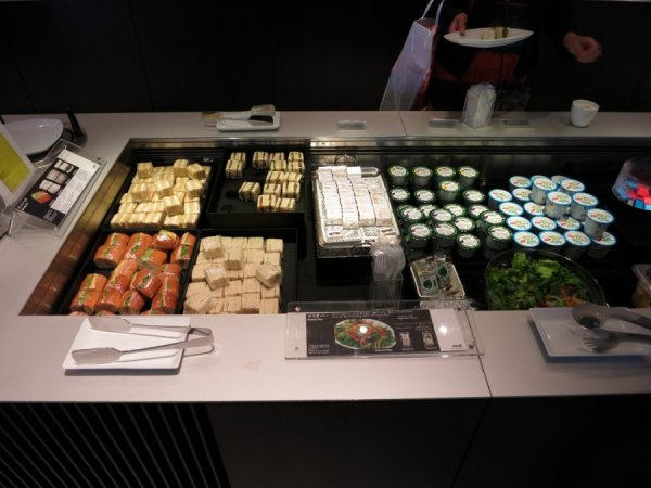 ANA Business Lounge NRT T1 Satellite 5, 03 Dining, 02.JPG