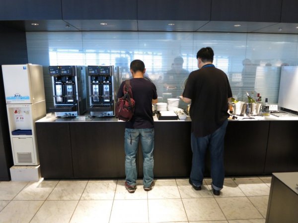 ANA Business Lounge NRT T1 Satellite 5, 03 Dining, 03.JPG