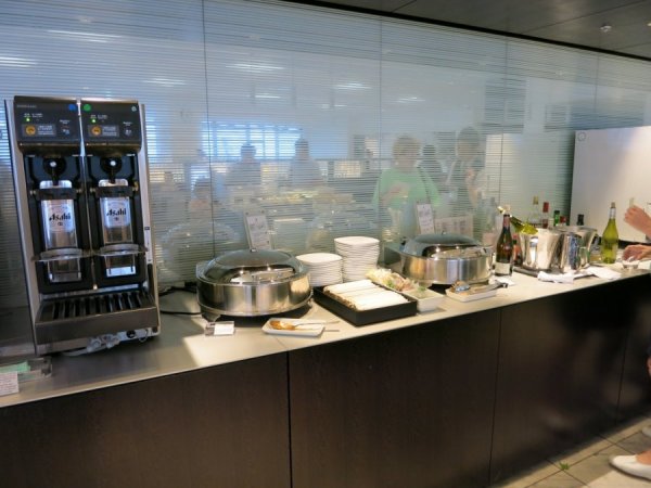 ANA Business Lounge NRT T1 Satellite 5, 03 Dining, 06.JPG