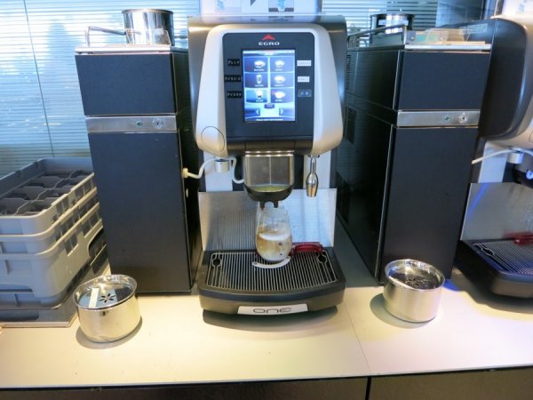 ANA Business Lounge NRT T1 Satellite 5, 03 Dining, 08.JPG