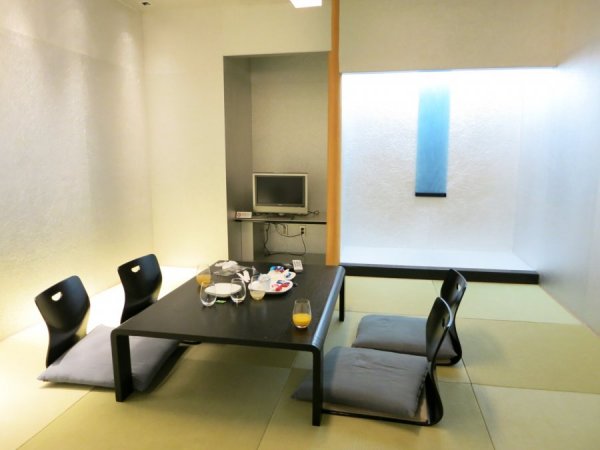 ANA Business Lounge NRT T1 Satellite 5, 04 Japanese room, 02.JPG