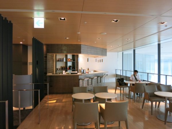 ANA Business Lounge NRT T1 Satellite 5, 07 Sake bar, 01.JPG