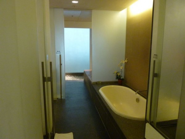 Hong Kong, CX The Wing, First_09.jpg Hong Kong, CX The Wing, First_09.jpg