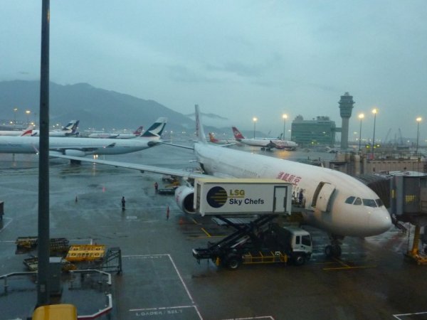 Dragonair First class, HKG-PEK_01.jpg Dragonair First class, HKG-PEK_01.jpg