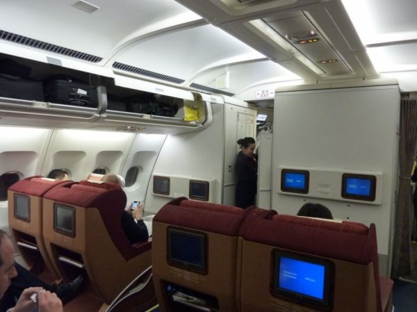 Dragonair First class, HKG-PEK_04.jpg