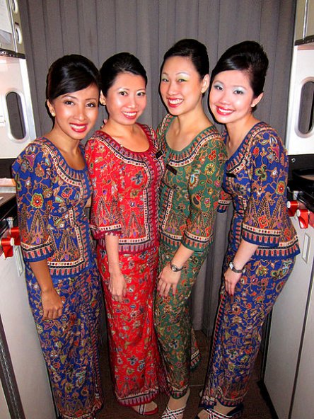 450px-Singapore_Airlines_Hostesses.jpg