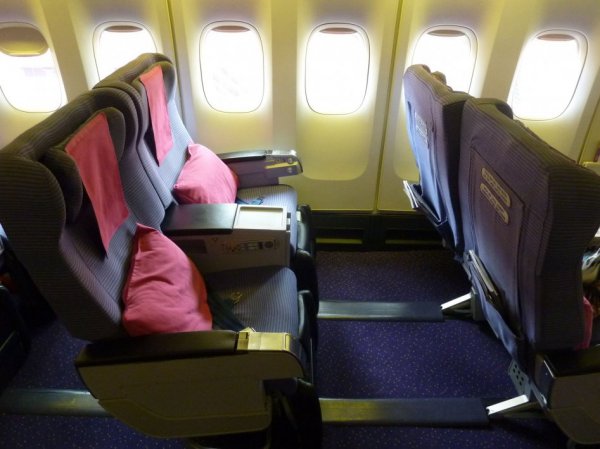 THAI Premium Economy B747_01.jpg