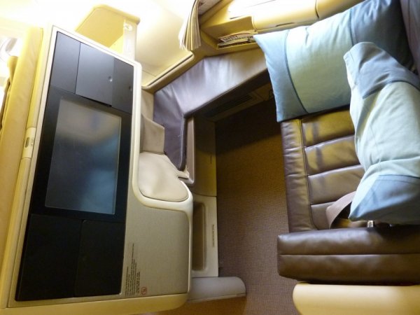 Singapore Airlines Business class 77W 02.jpg