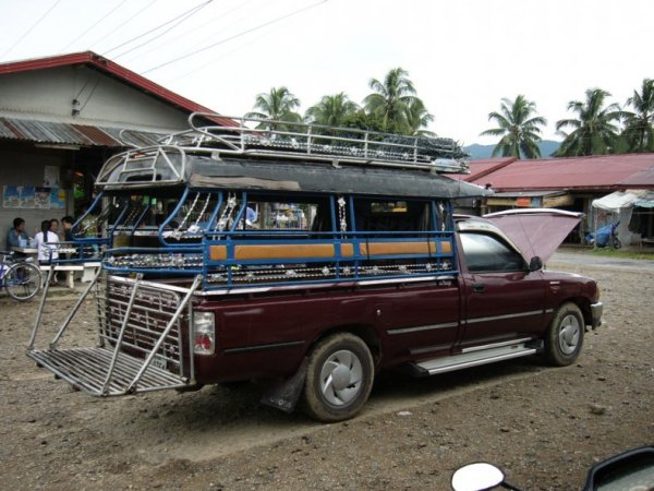 Songthaew.jpg Songthaew.jpg