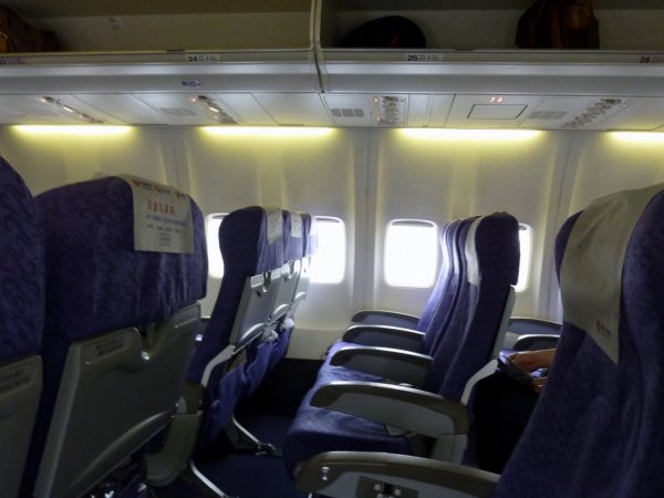 Air China Economy class B737_04.jpg Air China Economy class B737_04.jpg
