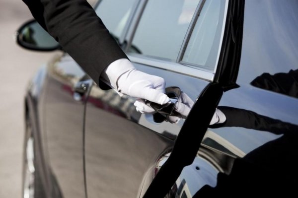 Alitalia Chauffeur service.jpg Alitalia Chauffeur service.jpg