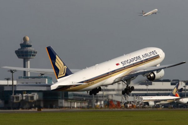 Singapore Airlines B772.jpg Singapore Airlines B772.jpg
