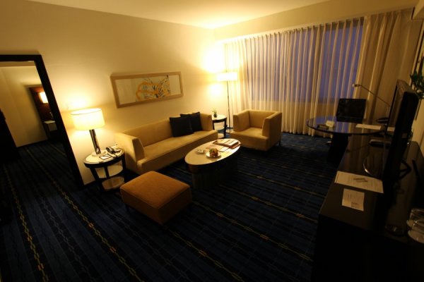 MarriottHKSkyCitySuite_00.JPG