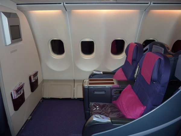 THAI Business class Airbus A340_02.jpg