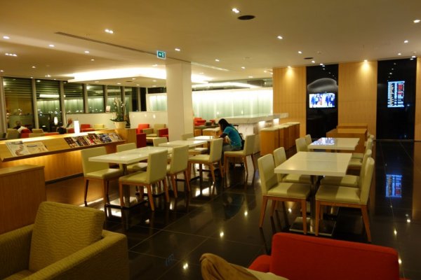 lounge LHR.jpg