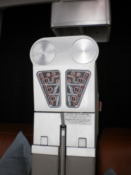 SriLankan Airlines Business Class A340_010.jpg SriLankan Airlines Business Class A340_010.jpg