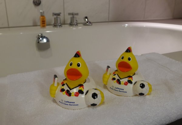 original_Review-Lufthansa_First_Class_Terminal-Shower_Room-Lufthansa_Rubber_Ducks.jpg