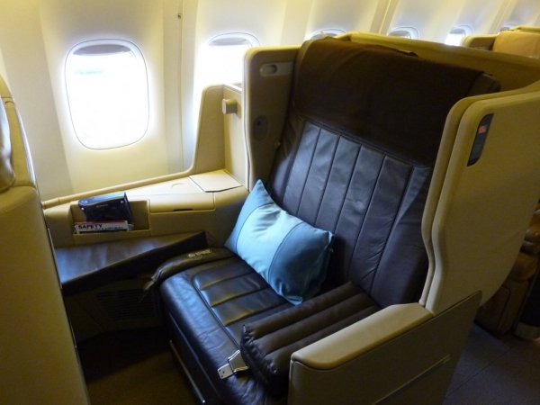 Singapore Airlines Business class B777-300ER_02.jpg