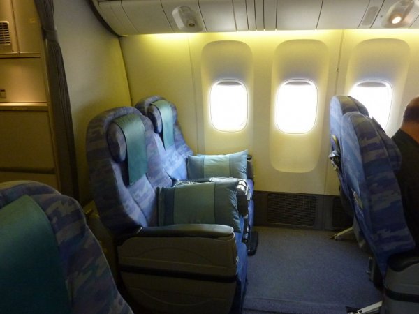Singapore Airlines Old Regional Business class 01.jpg