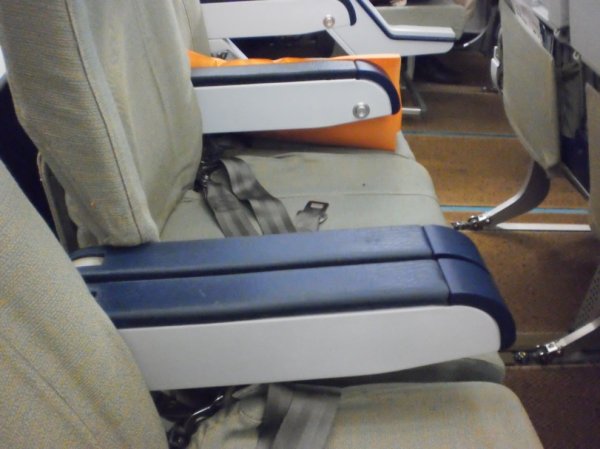 SriLankan Airlines Economy class A340_seat_06.jpg