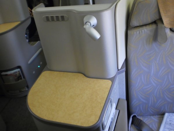 Asiana Airlines Quadra Smartium seat_32.jpg