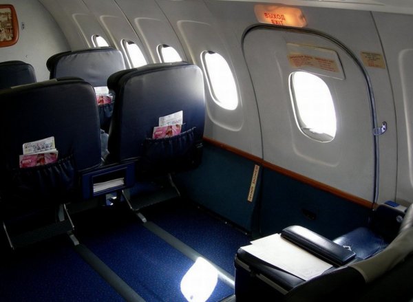 Aeroflot_Tu154_BusinessClass.jpg