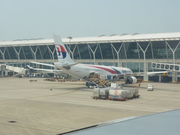 Malaysia Airlines oneworld livery.jpg