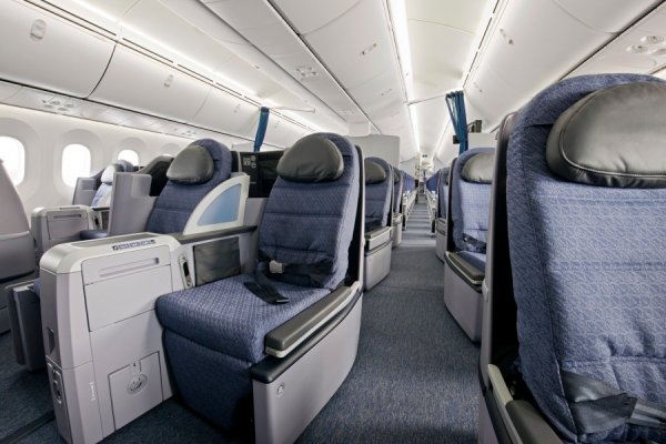 United-787-Dreamliner-Interior_5.jpg United-787-Dreamliner-Interior_5.jpg