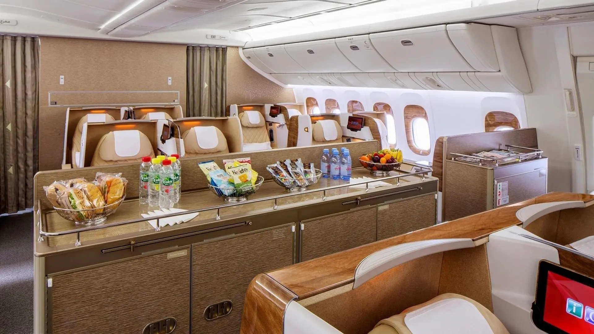 Airline review Cabin & Seat - Emirates - 14